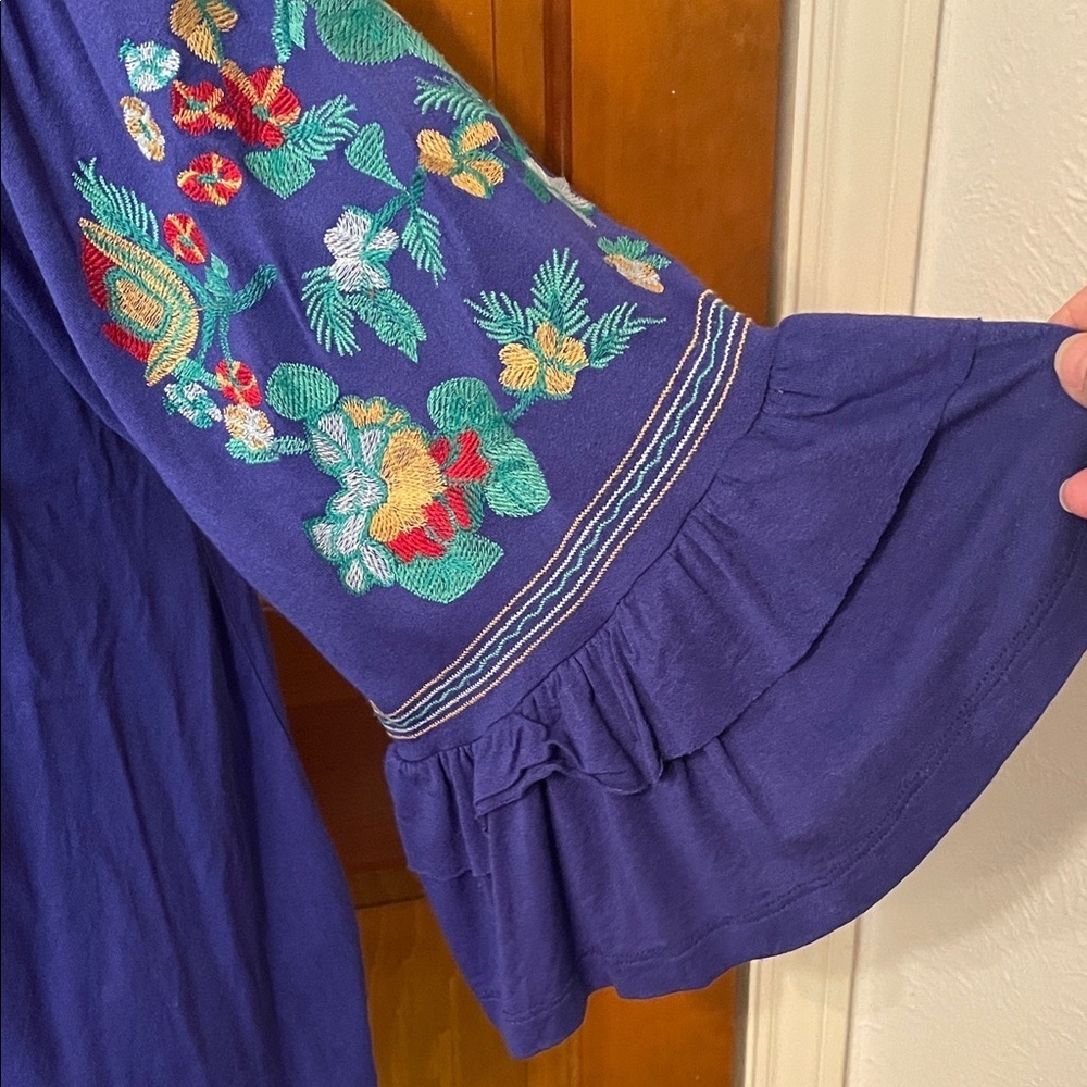 🚂🚂🚂BOGOHO 🚂🚂🚂Embroidered Blue Women's Top-Small - Picture 3 of 9